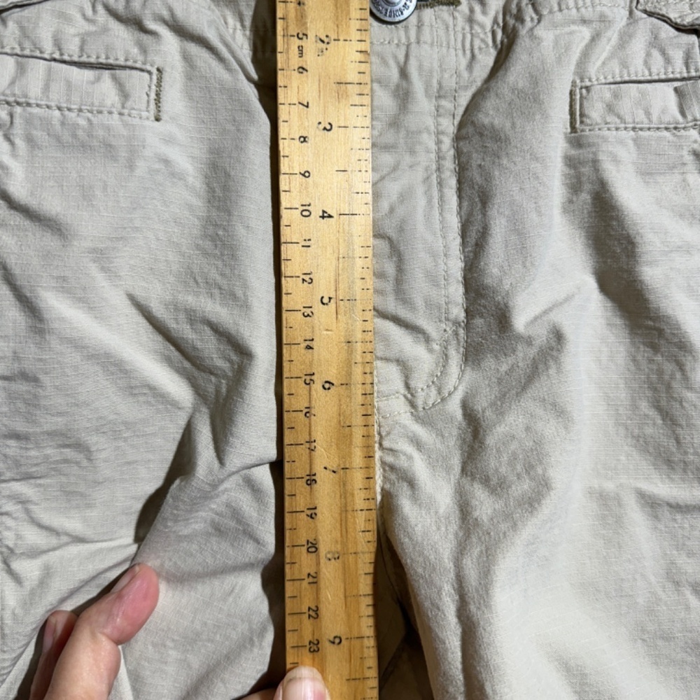 Eddie Bauer Womens Vashon Fit Rip Stop Capri Pants Beige Size 12 Gorpcore - Picture 9 of 14
